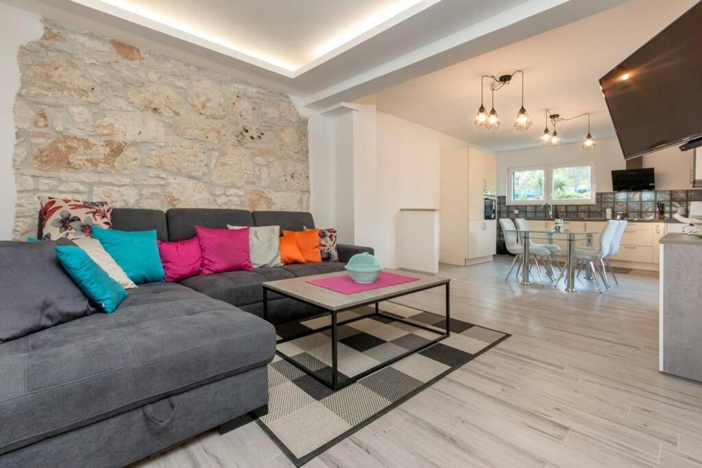Predivan Novouredeni Apartman U Blizini Mora Banjole Buitenkant foto