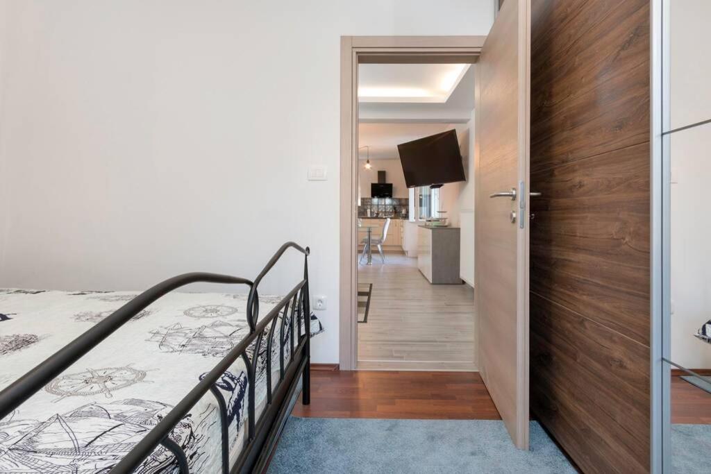 Predivan Novouredeni Apartman U Blizini Mora Banjole Buitenkant foto