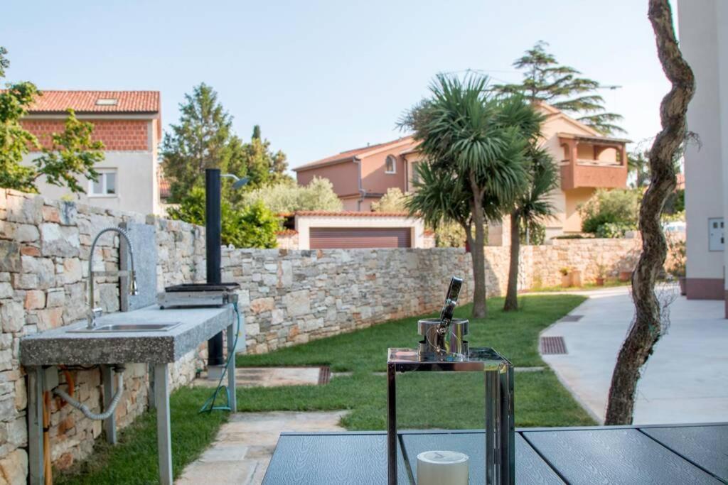 Predivan Novouredeni Apartman U Blizini Mora Banjole Buitenkant foto