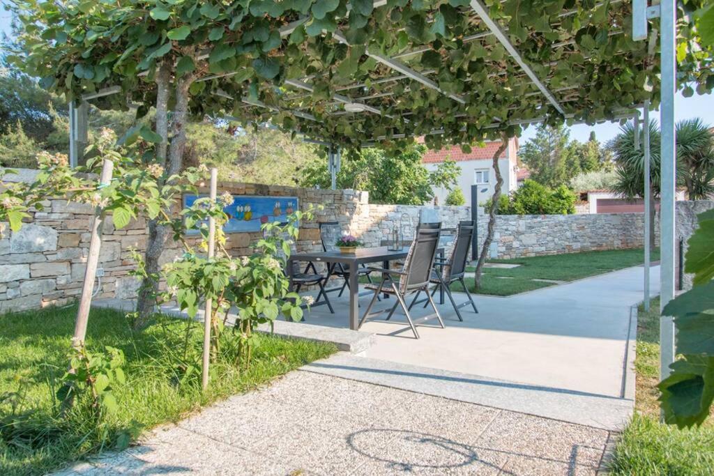 Predivan Novouredeni Apartman U Blizini Mora Banjole Buitenkant foto