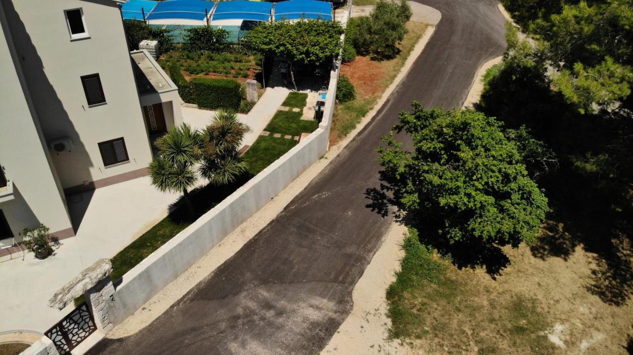 Predivan Novouredeni Apartman U Blizini Mora Banjole Buitenkant foto